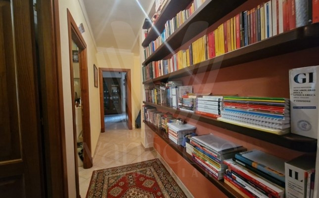 32 Disimpegno 32 Disimpegno